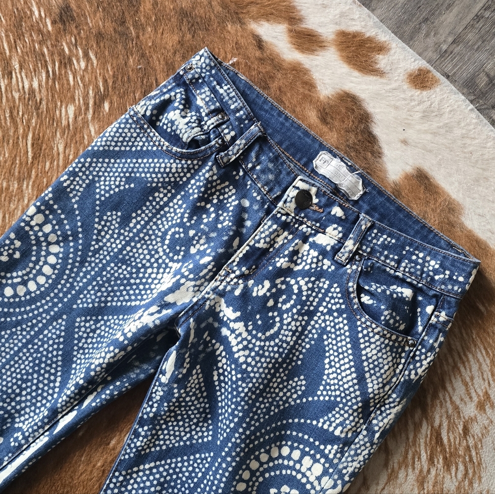 Free people Discharged bell flare bleached jeans size 27 - Picture 5 of 9